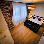 Cozy Retreat Grand Chalet Aparthotel